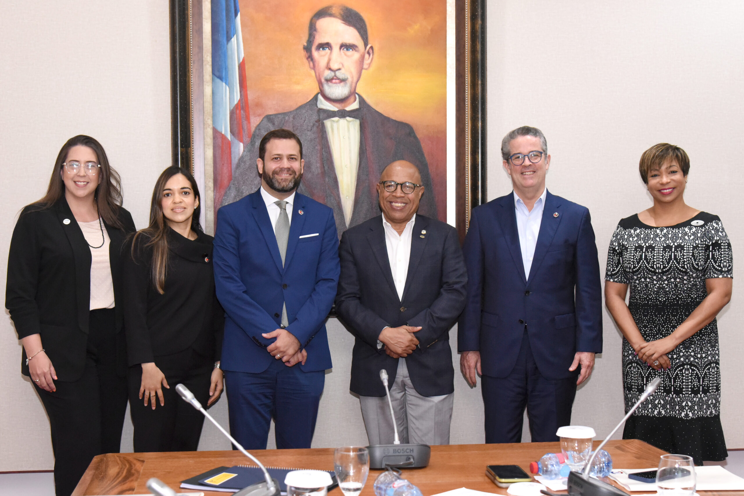 The President of the Dominican Republic's Chamber of Deputies, Alfredo Pacheco, met with the executives of the Call Center and BPO Cluster and the Dominican Free Zone Association (Adozona)